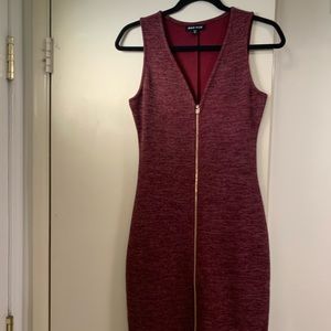 Sleeveless dress by Max+Ash color burgundy